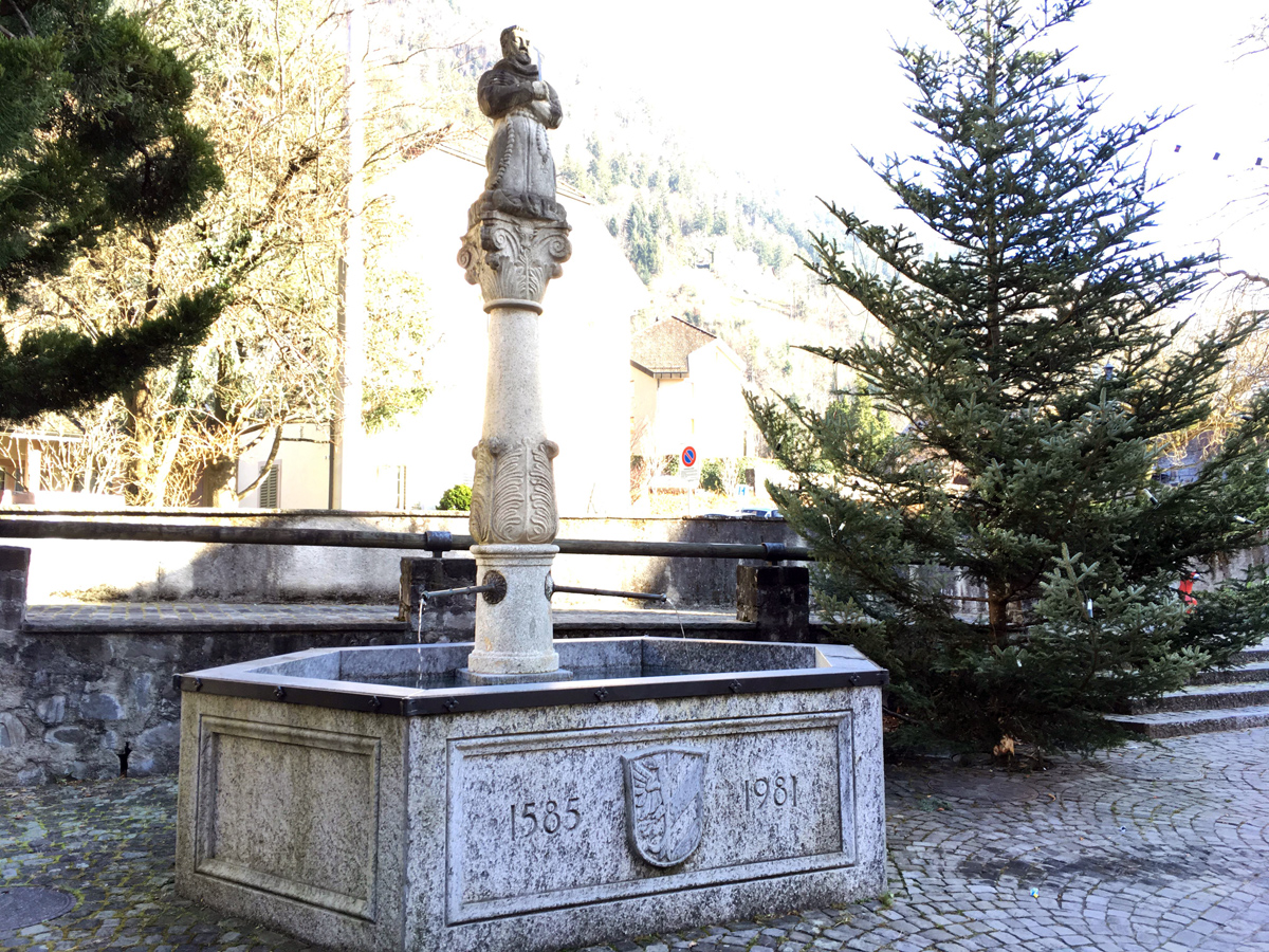 Franziskusbrunnen *** 1585, 1981 *** Granit *** Granit, Kunststein *** Becken 1981 ersetzt; 2006 saniert
