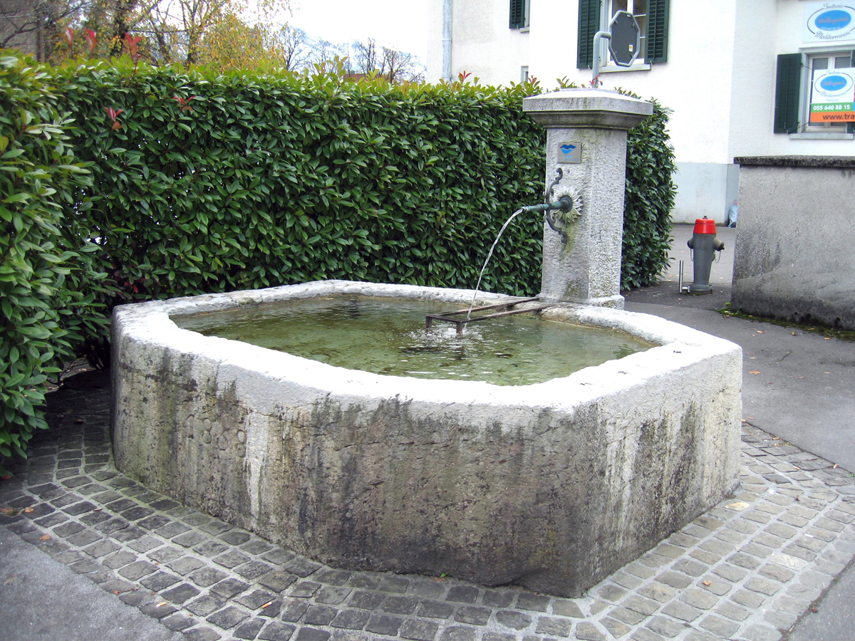 Herrenbrunnen *** 1858 *** Seewerkalk *** Beton *** Monolith